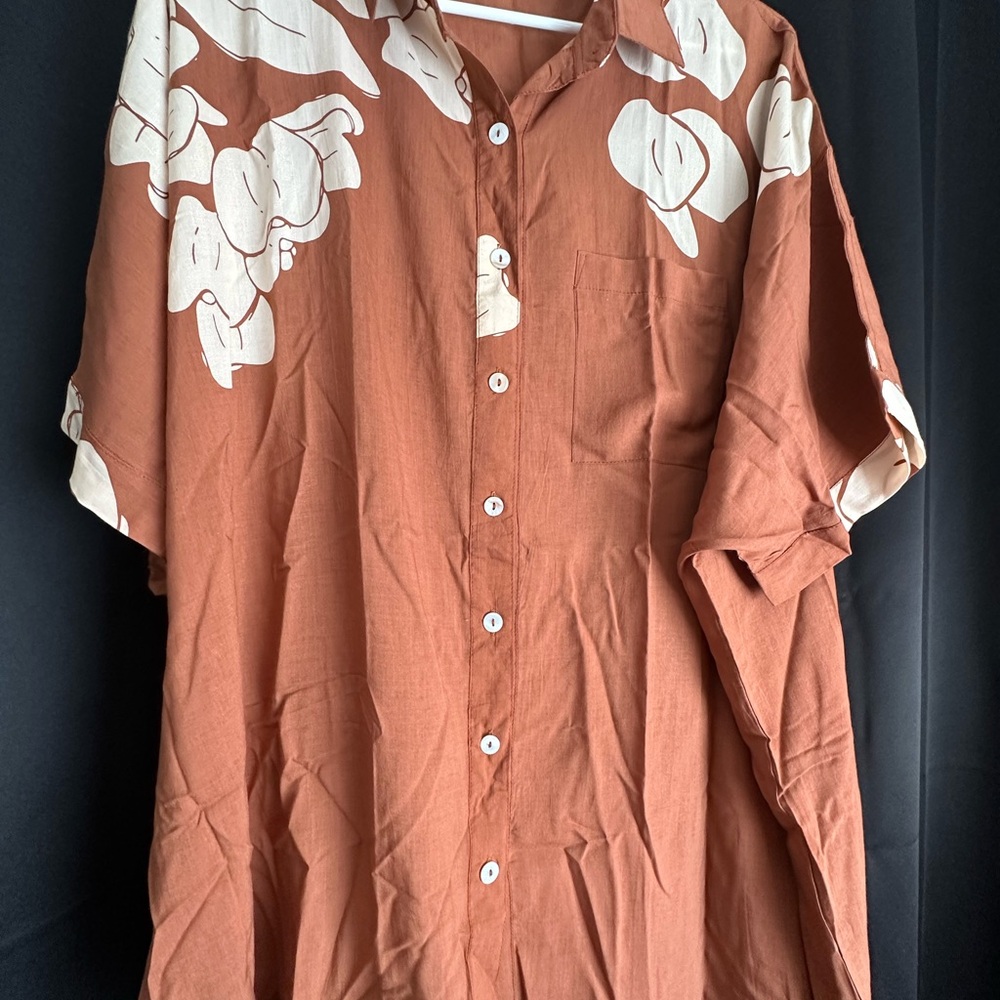 ❌❌ SOLD ❌❌ (on a different app) Waiwaolani Charlie Top - L